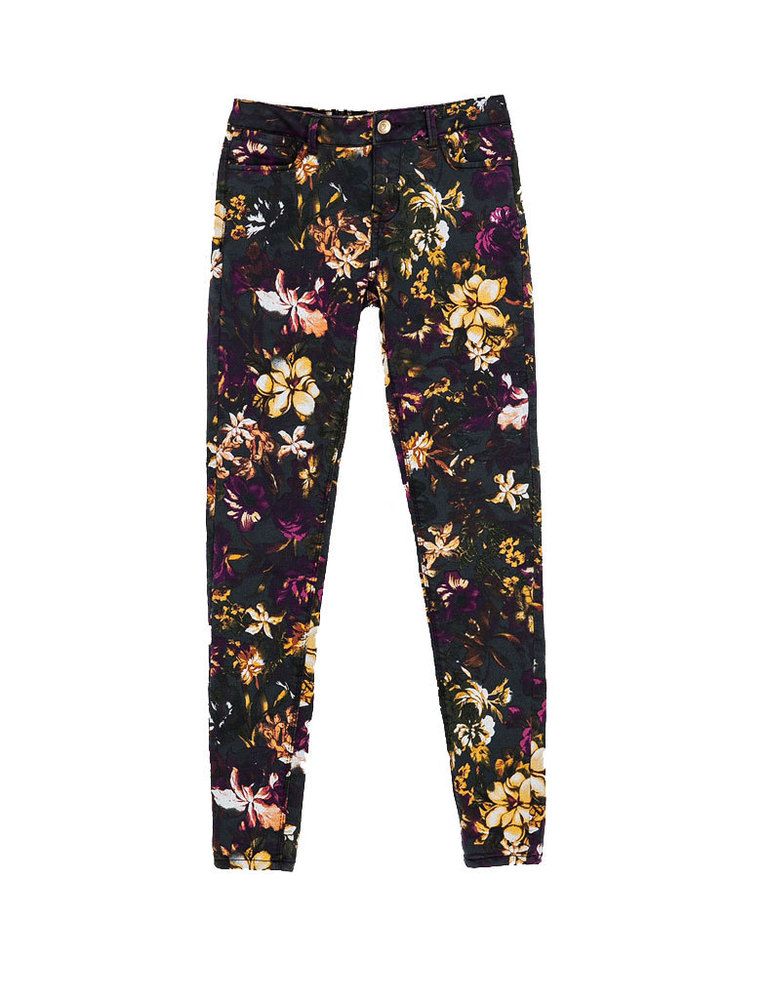 <p>Pantalones de flores, de Zara, 29,95 €.</p>