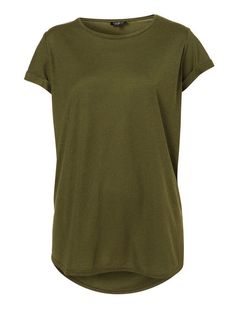 <p>Camiseta verde militar para llevar con prendas negras de <strong>Topshop.</strong></p>