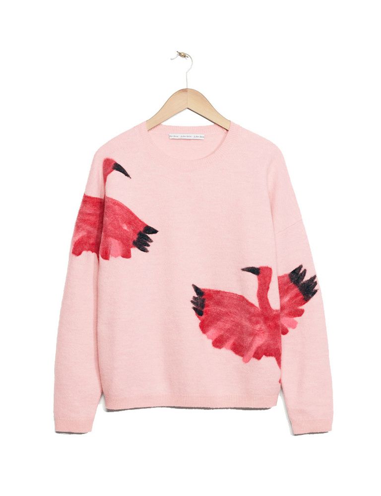 <p>Jersey de lana merino en rosa pastel con estampado de ibis de&nbsp;<strong>&amp; Other Stories</strong>, 95 €.&nbsp;</p>