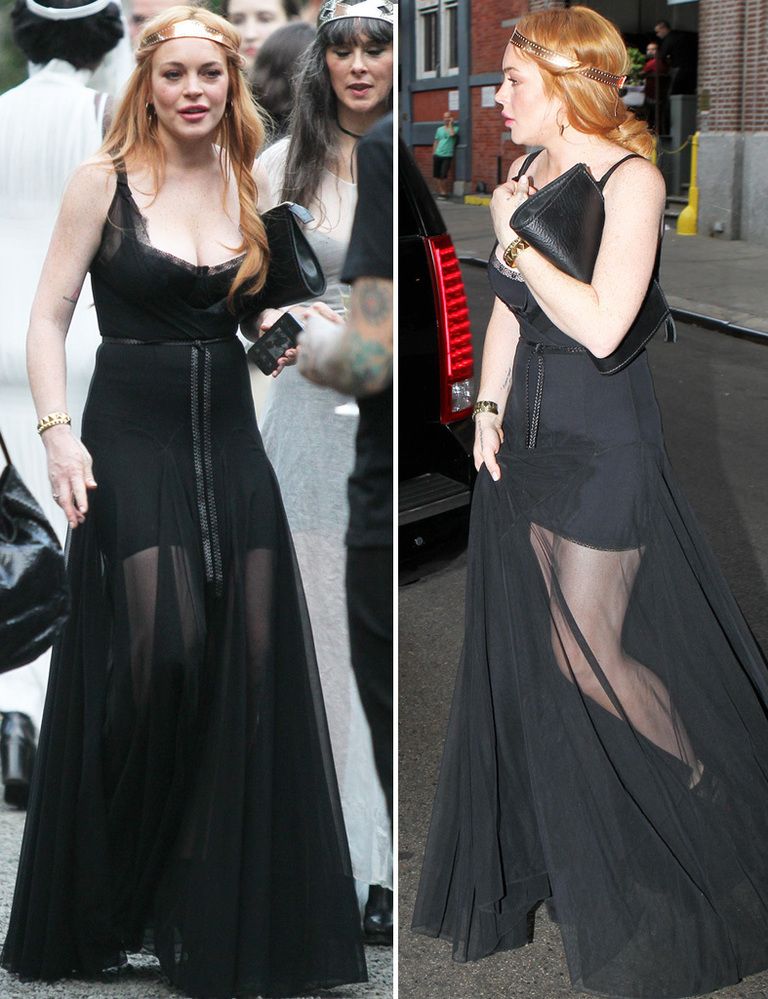 <p><strong>Lindsay Lohan</strong> se apunta al estilo gótico con este vestido largo semi transparente de aire lencero con cinturón, que no dudó en combinar con corona dorada y clutch XL. El conjunto no llega a favorecerle.&nbsp;</p>