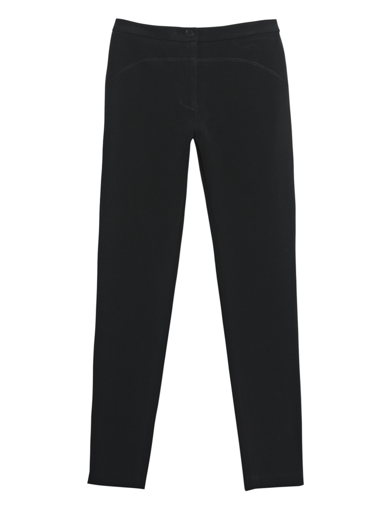 <p>Pantalones negros tipo malla de <a href="http://www.lacoste.com/esp/" title="Lacoste" target="_blank">Lacoste</a>.</p>