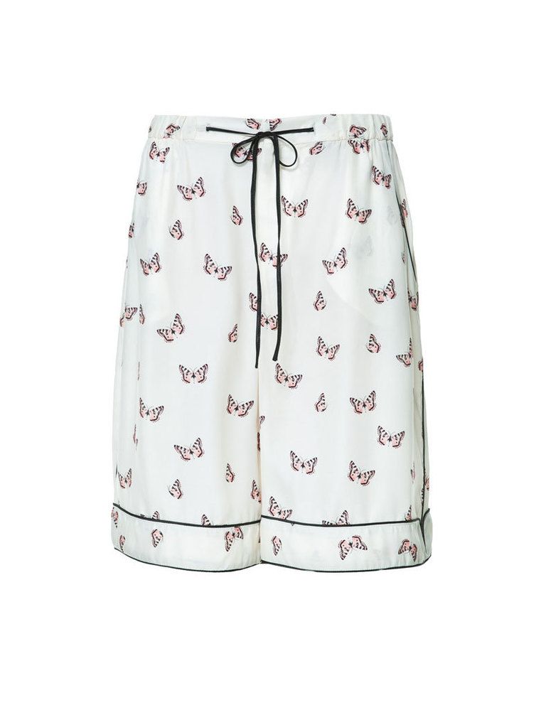 <p>Bermudas estampadas de estilo pijama, <strong>de Zara, 22,95 €.</strong></p>