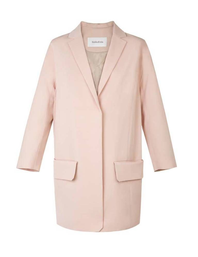 <p>Abrigo de estilo masculino en rosa, de<strong> Bimba y Lola</strong> (215 €).</p>