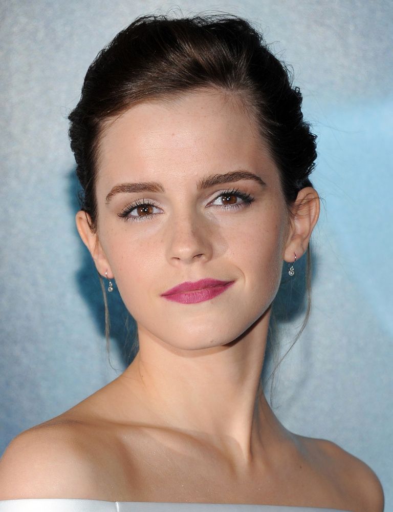 <p>En ocasiones, Emma se atreve con fórmulas fuera de lo común: en una de sus últimas apariciones, la actriz optó por maquillar sus labios en color púrpura. ¿El veredicto? Acierto total. </p>