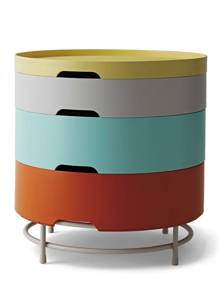 <p>Bandejas  apilables multicolor componen la mesa Ikea PS 2014, diámetro 44 cm,  de Ikea, 59,99 €.</p>