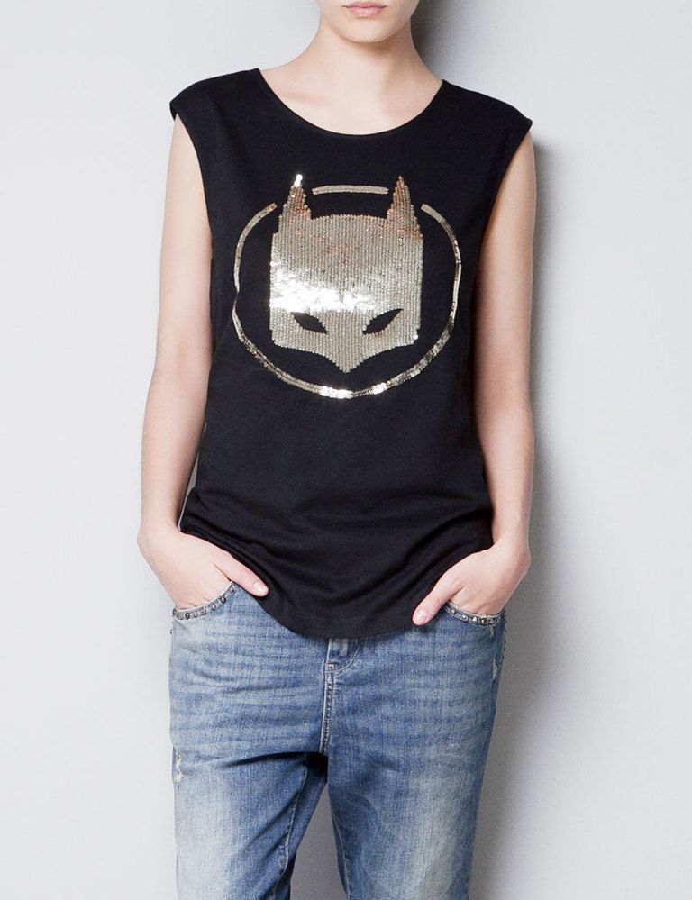 <p>Camiseta de estampado 'Batman' de<strong> Zara (15'95 €).</strong></p>