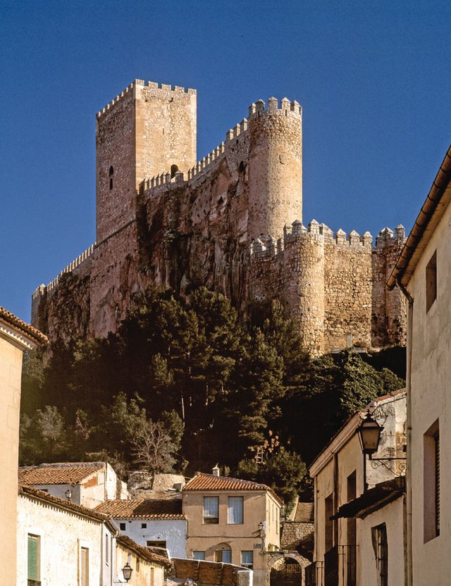 Castillo de Almansa, de estilo gótico.
