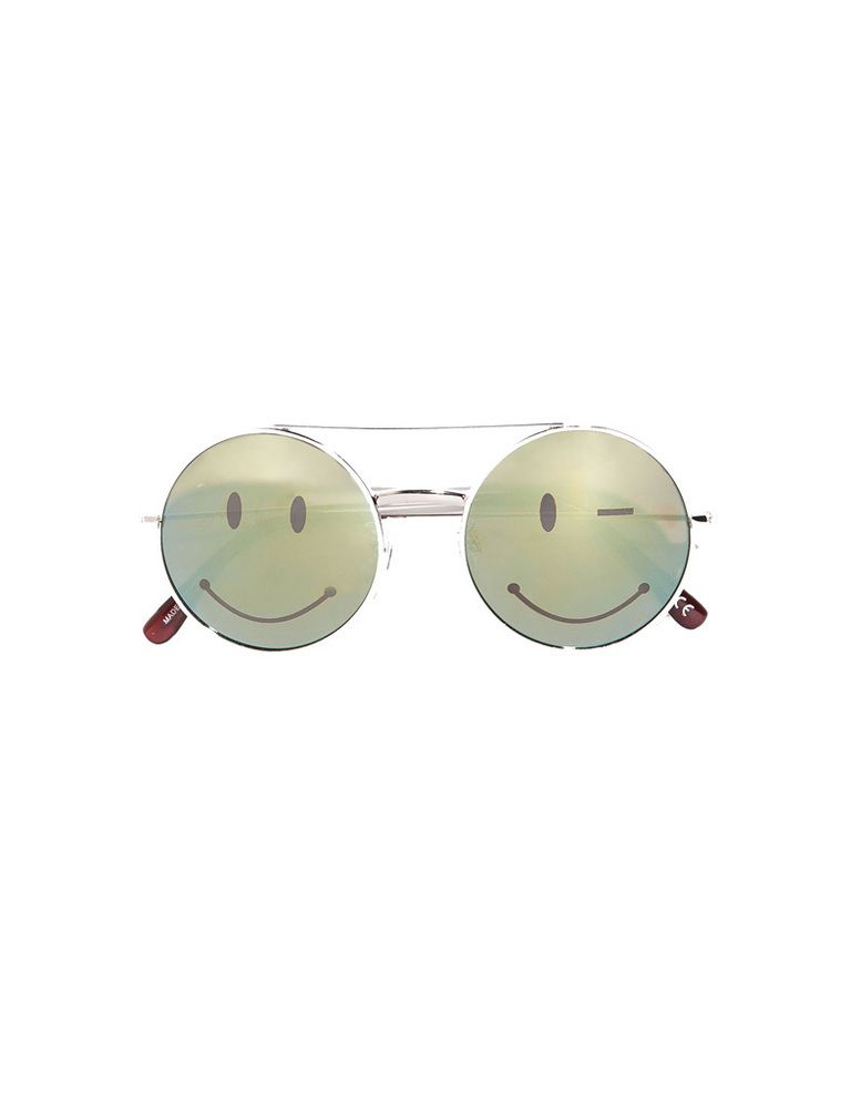 <p>Gafas redondas con 'smileys' dibujados. Imposible no ver la vida con optimismo con estas gafas de sol de <strong>Zara.</strong></p>