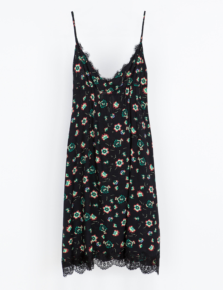 <p>Vestido de tirantes finos con mini print floral de <strong>Zara</strong> (39,95€). Equilibra el estilo lencero de la puntilla con lo inocente de las flores. </p>
