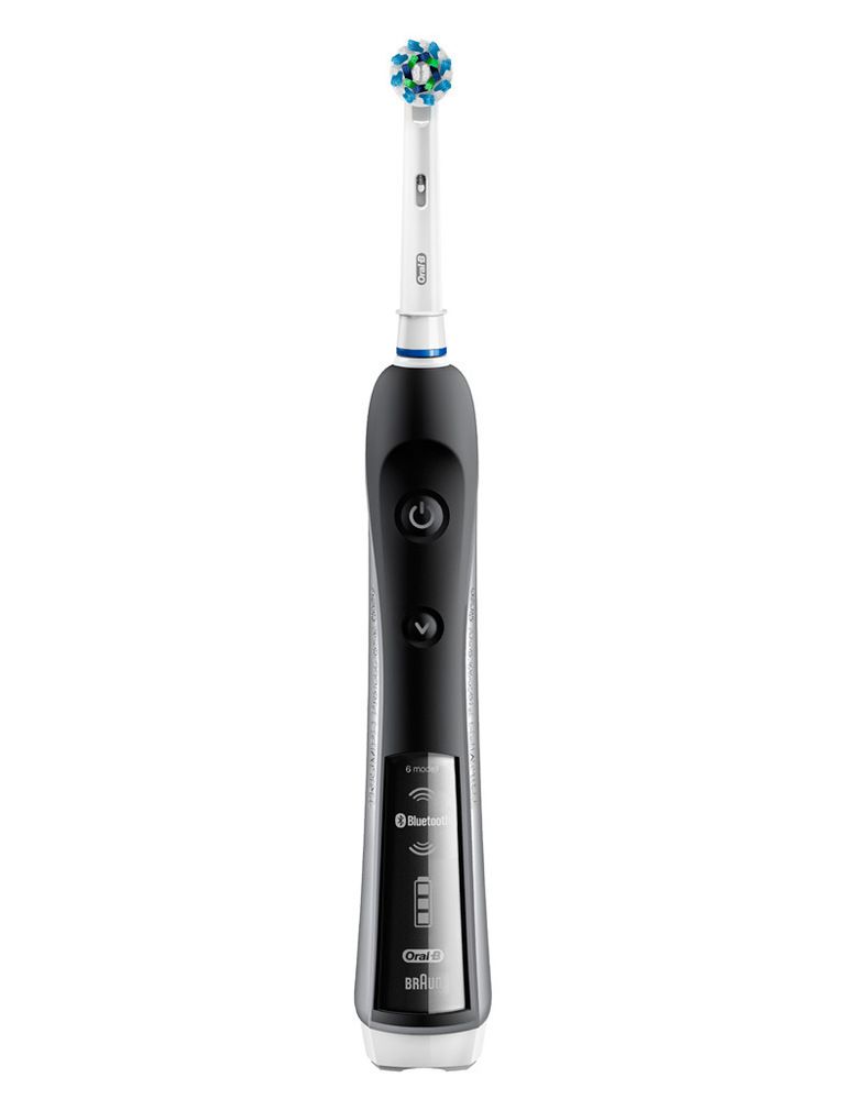 <p>'Smart Series Bluetooth' (199 €), de <strong>Oral B</strong>, es un cepillo 2.0: se conecta a tu teléfono móvil para recoger datos sobre la forma de cepillarte que luego puedes mostrar al dentista. Además, cuenta con seis modos de uso diferentes y un sensor de presión. </p>