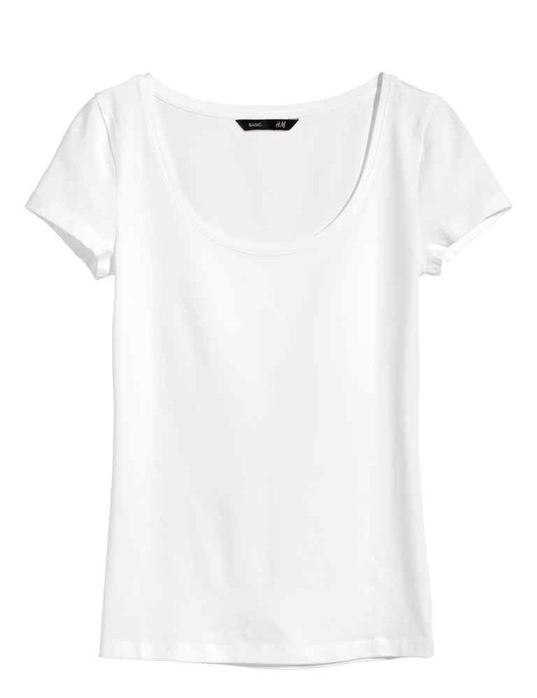 <p>Camiseta de algodón básica (4,99 €), de <strong>H&amp;M.</strong></p>