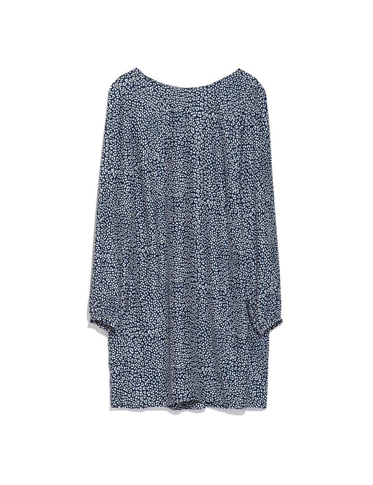 <p>Vestido con print <strong>de Zara, 29,95 €.</strong></p>