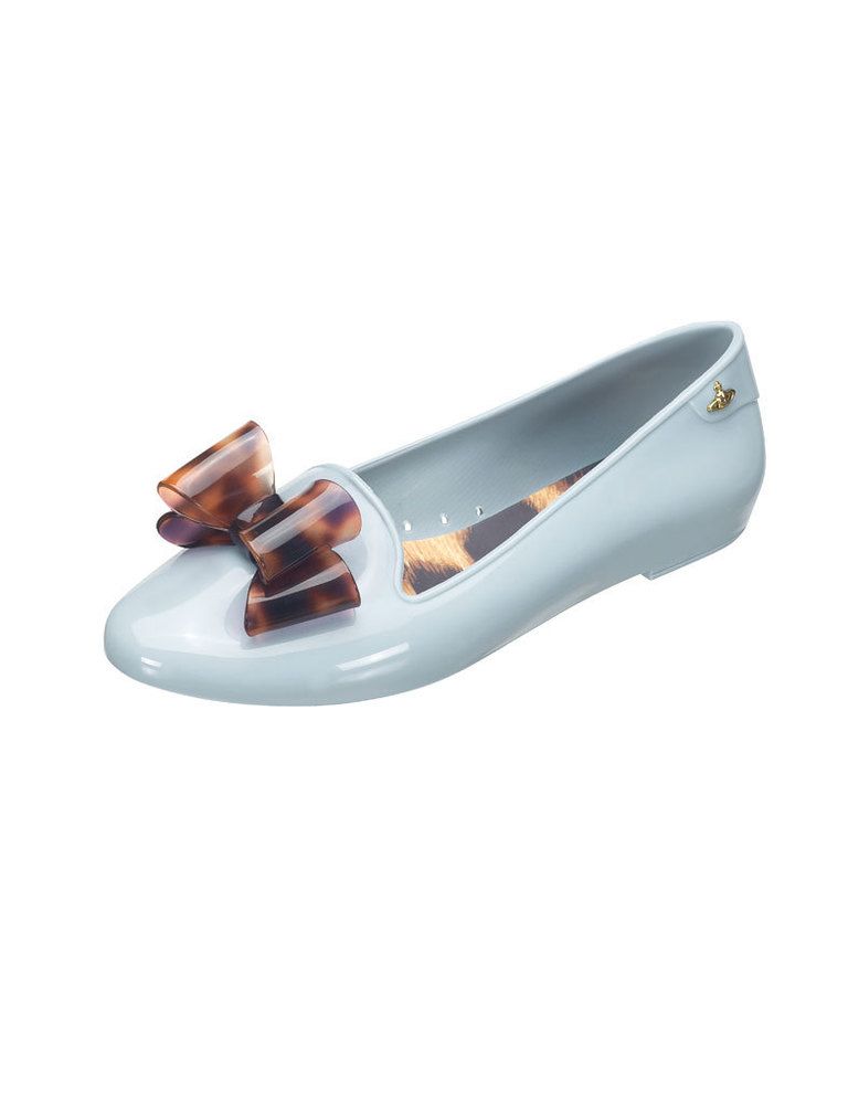 <p>Slippers de PVC con lazo en color azul cielo, de <strong>Melissa, 116€.</strong></p>