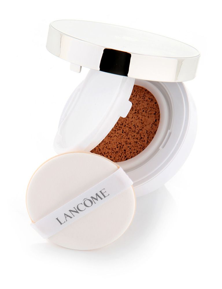 <p>'Miracle Cushion' (38 €), fondo fluido en esponja. Con acabado ligero y unificante. De <strong>Lancôme</strong>.</p>