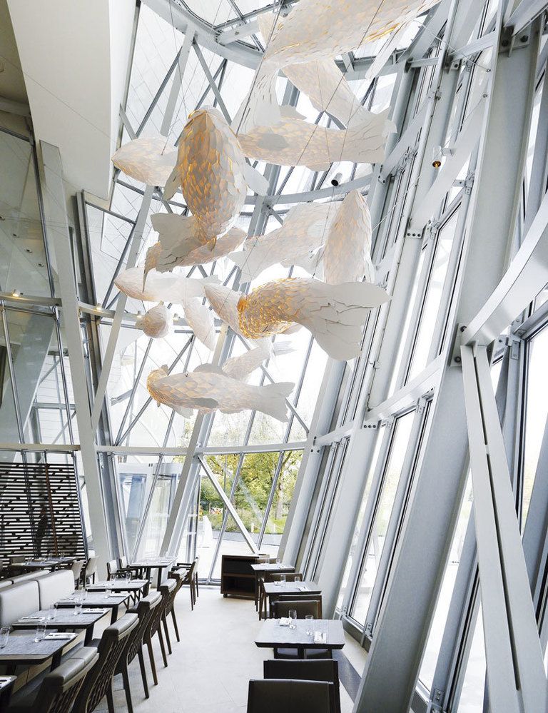 <p>Después de visitar la colección de arte que la Fundación Louis Vuitton alberga en su sede (diseñada por Frank Gehry), prueba las deliciosas creaciones de aires galos que Jean-Louis Nomicos sirve  en un entorno al más puro estilo Nautilus.&nbsp;</p><p><strong>8 Avenue du Mahatma Gandhi,  <a href="http://www.fondationlouisvuitton.fr" target="_blank">www.fondationlouisvuitton.fr</a>.</strong></p>