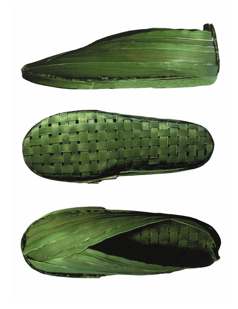 <p>El calzado Palm Shoes, hecho con hojas de palmera entrelazadas para la firma Camper.</p>