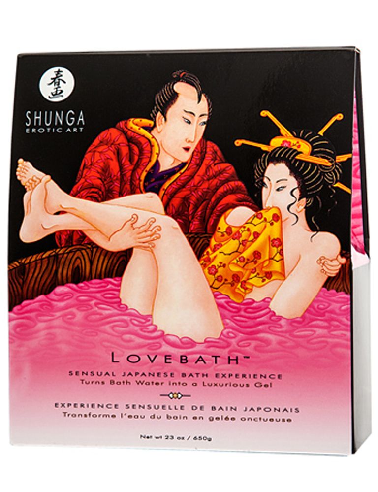 <p>De Shunga, la marca pionera en cosmética erótica, Love Bath es <strong>un producto inspirado en el ritual sensual de &quot;los baños de amor&quot; japoneses</strong>, donde se privilegiaba la sensualidad y el erotismo. Perfecto para disfrutar de la bañera en pareja. Sólo tienes que verter el contenido del primer paquete en la bañera con agua caliente para que <strong>se convierta en un montón de perlas rellenas de agua que formarán un gel</strong> de agradable aroma. Disfruta entonces de las propiedades sensuales y terapéuticas de este gel, que <strong>exfolia e hidrata la piel, dejándola suave y sedosa</strong>. Después, echa el contenido del segundo paquete para que el agua se vuelva líquida y puedas vaciar el baño. <strong>Dónde.</strong> 19,95 € en <a href="http://www.condonia.com/producto/shunga-love-bath-dragon-fruit.ashx" target="_blank">Shunga</a>.&nbsp;</p><p>&nbsp;</p>