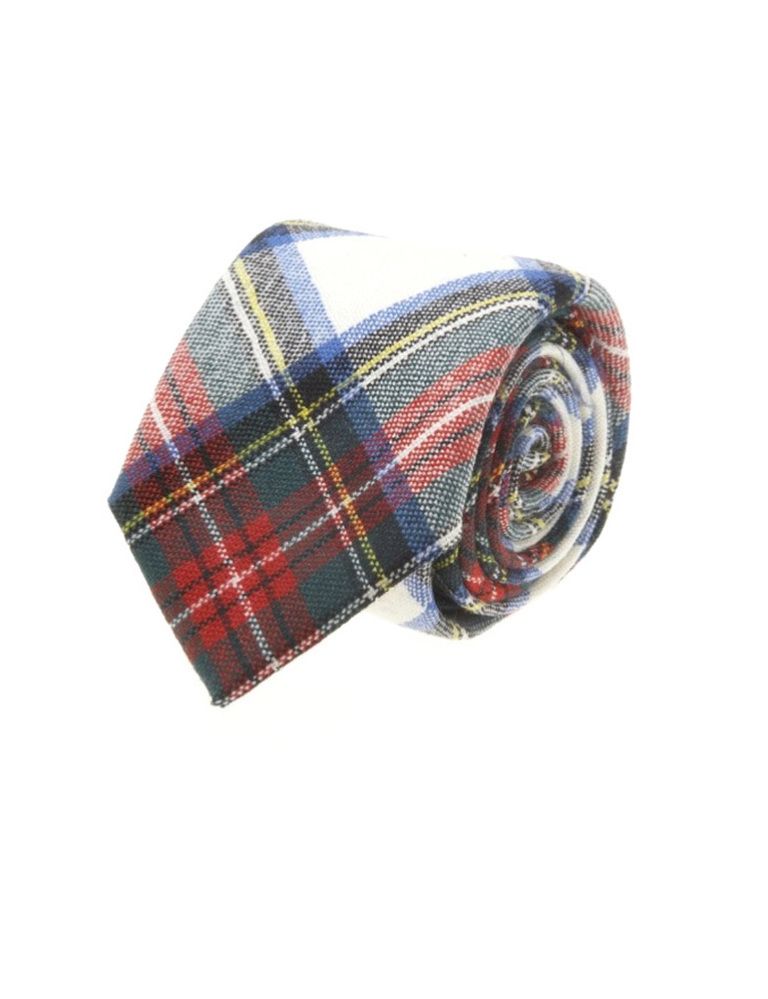 <p>El estampado escocés es lo más esta temporada, atrévete a dar un 'twist' a un look formal con esta corbata de cuadros de&nbsp;<a href="http://www.thegentlemenscorner.com/" target="_blank"><strong>The Gentlemen's Corner.</strong></a></p>