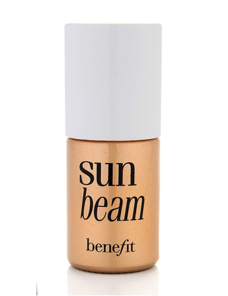 <p>'Sun Beam' (33 €), de <strong>Benefit</strong>. Iluminador líquido de acabado bronceado.</p>