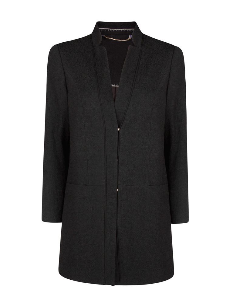 <p>De plena tendencia, un abrigo masculino de jacquard, que cuesta 99,99 €.</p>