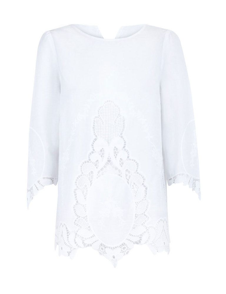 <p>Una blusa bordada blanca para llevar con vaqueros en un estilo BoHo chic. <strong>Es de Blanco y cuesta sólo 12,99 €.</strong></p>