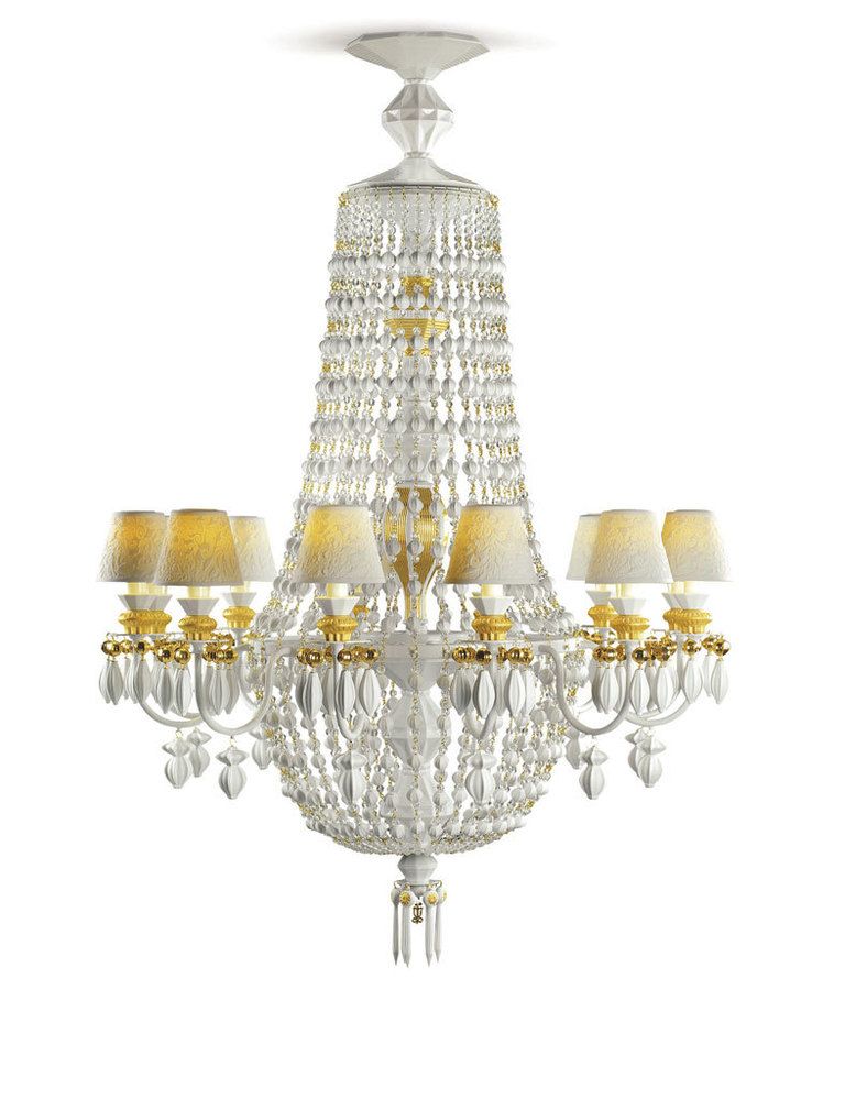 <p>Araña con 12 lámparas, Winter Palace, de Lladró, 10.800 €. </p>