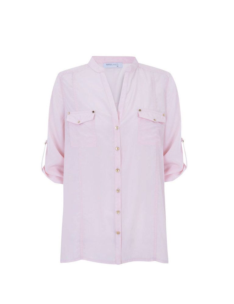 <p>Camisa rosa pastel con botones dorados de <strong>Suiteblanco</strong> (25,99 €).</p>