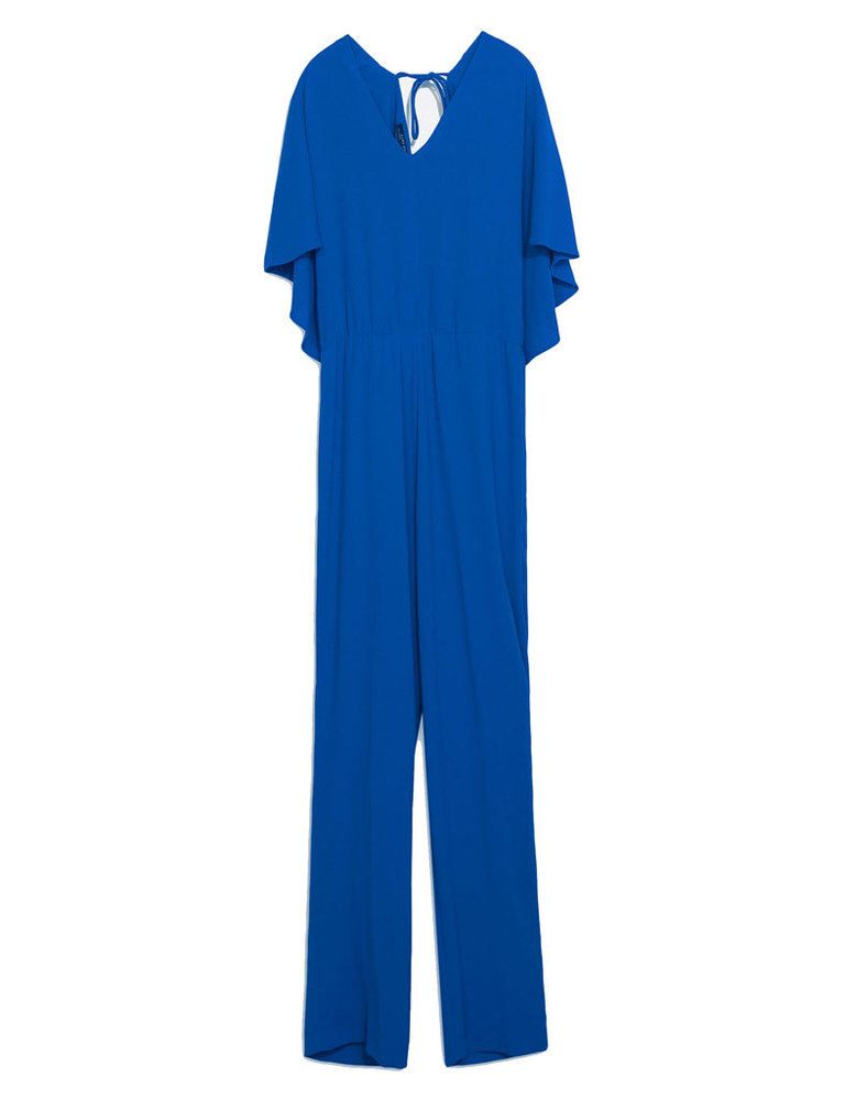 <p>Mono azul con capa de<strong> Zara</strong>, 49,95 €.</p>
