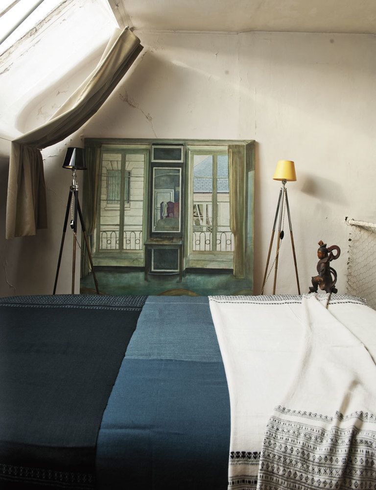 <p>En la habitación de Benoît, mantas  de Khadi&amp;Co y cuadro de Benoît. </p>