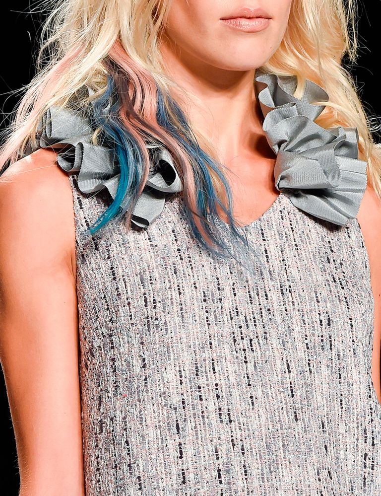 <p>¿Sabes lo que es el 'hair chalking'? Lo habrás visto más de una vez en las melenas de las 'celebrities' y de las modelos de pasarela y es lo último para teñir el pelo de colores de fantasía sin comprometer la melena.</p>