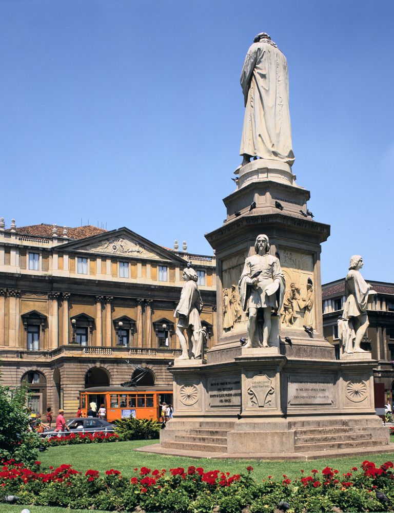 <p>El Teatro Alla Scala de Milán es uno de los escenarios más emblemáticos del mundo. Este edificio del siglo XVIII cuenta con el honor de haber estrenado grandes óperas de compositores como Verdi, Rossini o Puccini. Además de presenciar fantásticas óperas y ballets cada temporada, en La Scala también puedes visitar su museo, con espectaculares colecciones de instrumentos antiguos.&nbsp;</p>