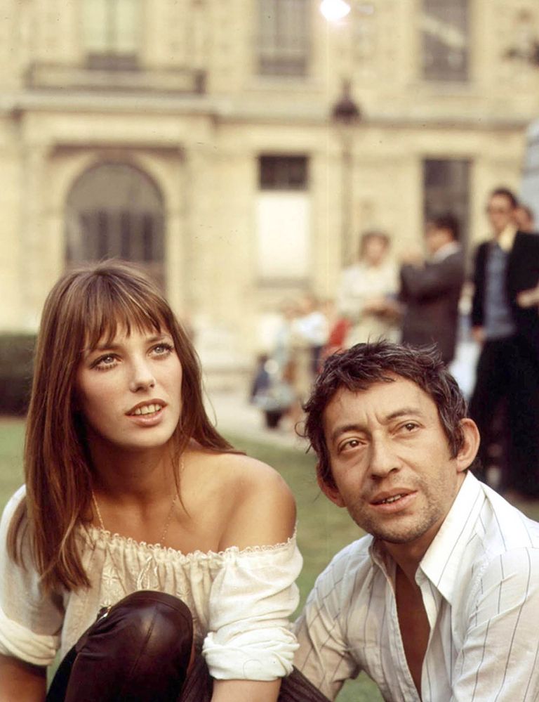 <p>Birkin fue la famosa musa de Gainsbourg, y aunque no se casaron nunca oficialmente, tuvieron una hija, Charlotte, antes de su separación en 1980.</p>