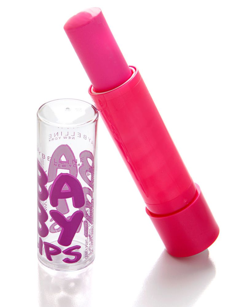 <p>'Baby Lips' (2,95 €), de <strong>Maybelline</strong>. Protege e hidrata los labios durante ocho horas y está disponible en cinco colores.</p>
