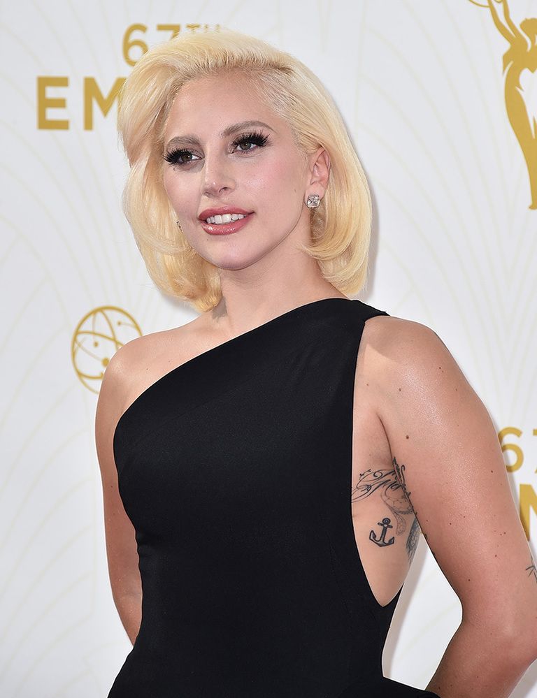 <p>Al parecer, <strong>Lady Gaga</strong> tiene la piel muy sensible y por ello la cuida con los productos de la marca Eucerin.</p>