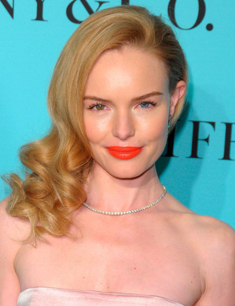 <p>Apuesta por un naranja encendido en tus labios como hace <strong>Kate Bosworth</strong>. Un look perfecto para lucir tanto con tus estilismos más glamourosos como con los más 'casual'.</p>