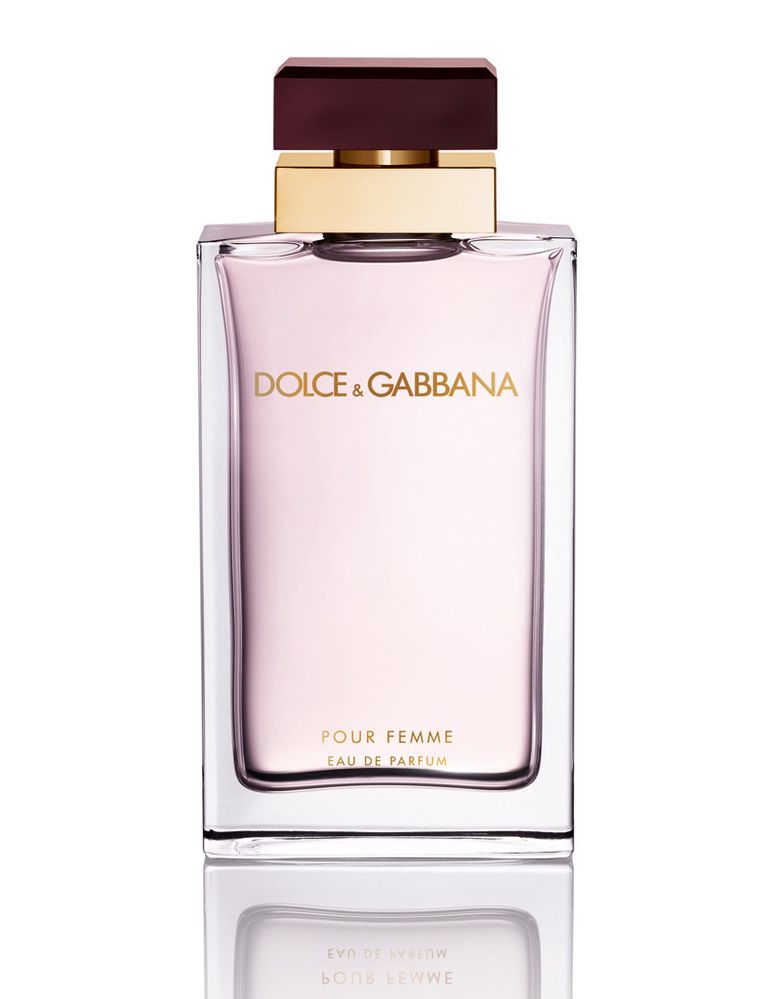 <p>'Pour Femme' (99 €), de <strong>Dolce &amp; Gabbana</strong>. Nerolí, frambuesa y tarta de mandarina verde con un corazón floral.</p>
