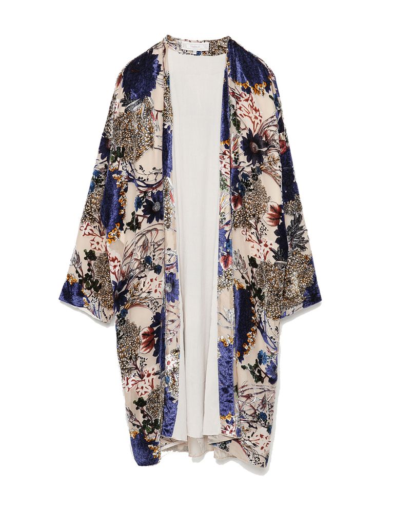<p>Kimono de flores de Zara, 49,95 €.</p>