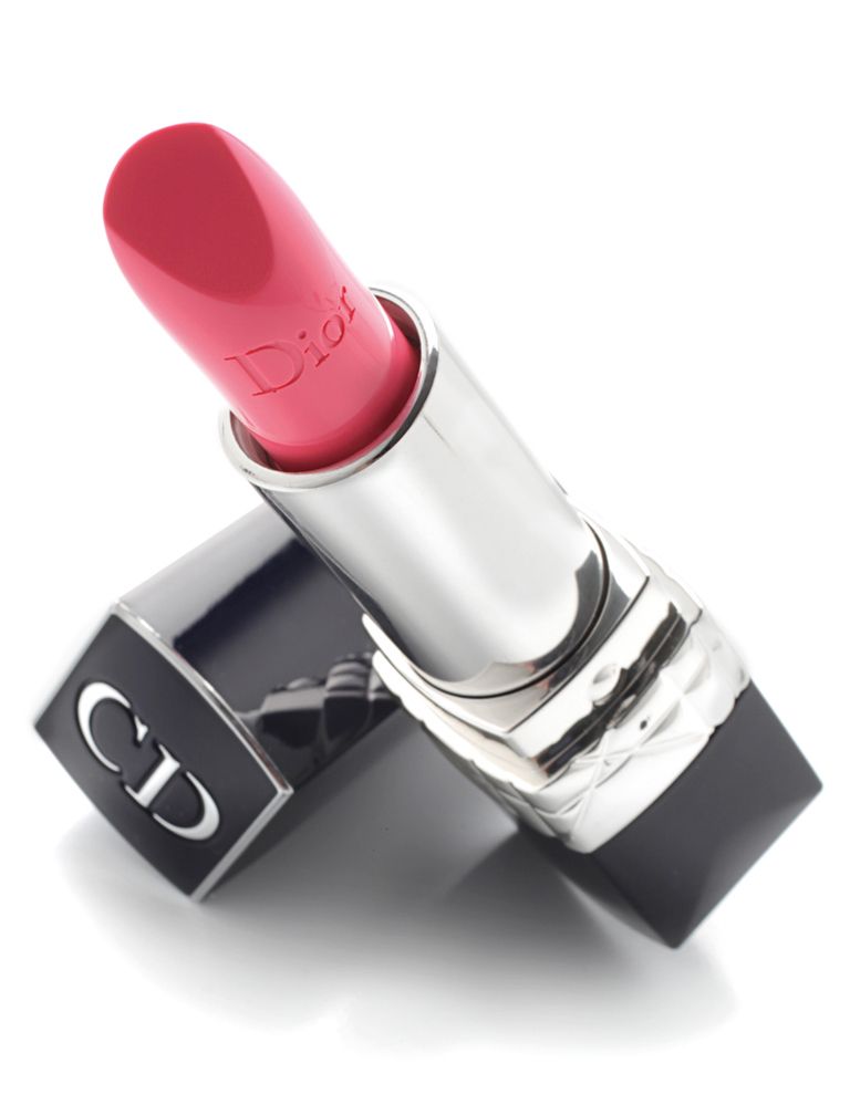 <p><strong>Rouge Dior Colour</strong> <strong>Couture</strong> de<strong> Dior</strong>. Con efecto voluminizador y alisante (35, 50 €).</p>