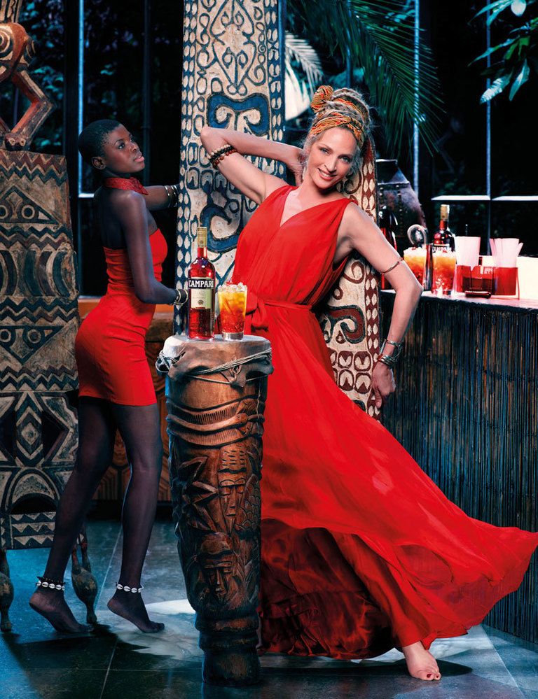 <p>
Bailando en el festival de Música de Tanzania, lleva un 'outfit' de Maiyet.<br />Bebida: Campari Orange Passion</p>
