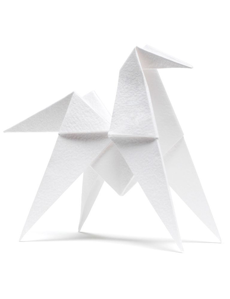 <p>Caballo de origami perfumado (62 €/ 4 unidades), de <strong>Hermès</strong>.</p>