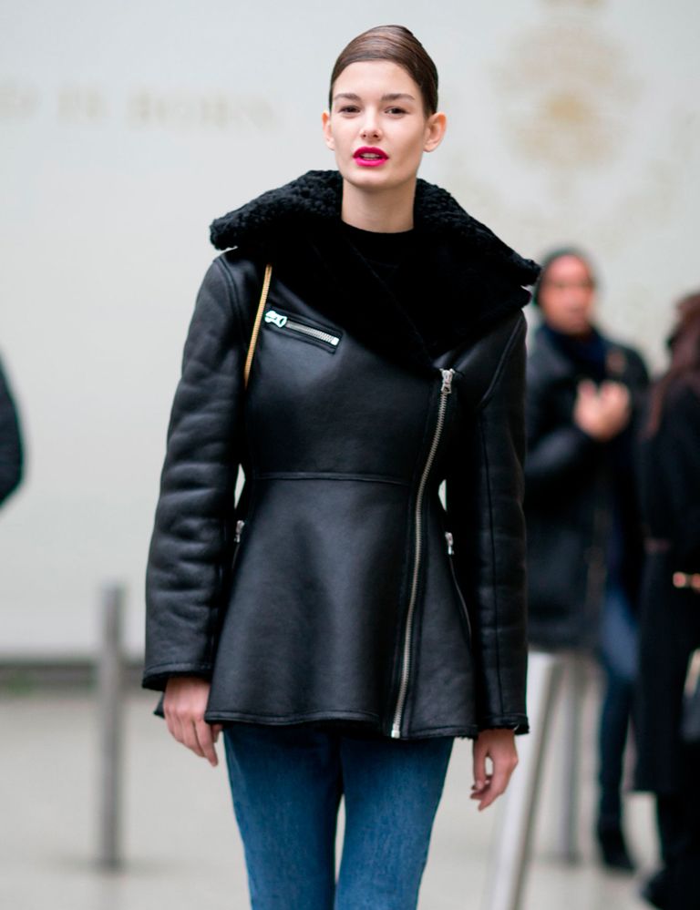 <p>Un look básico en la semana de la moda de París Otoño-Invierno 2015.</p>