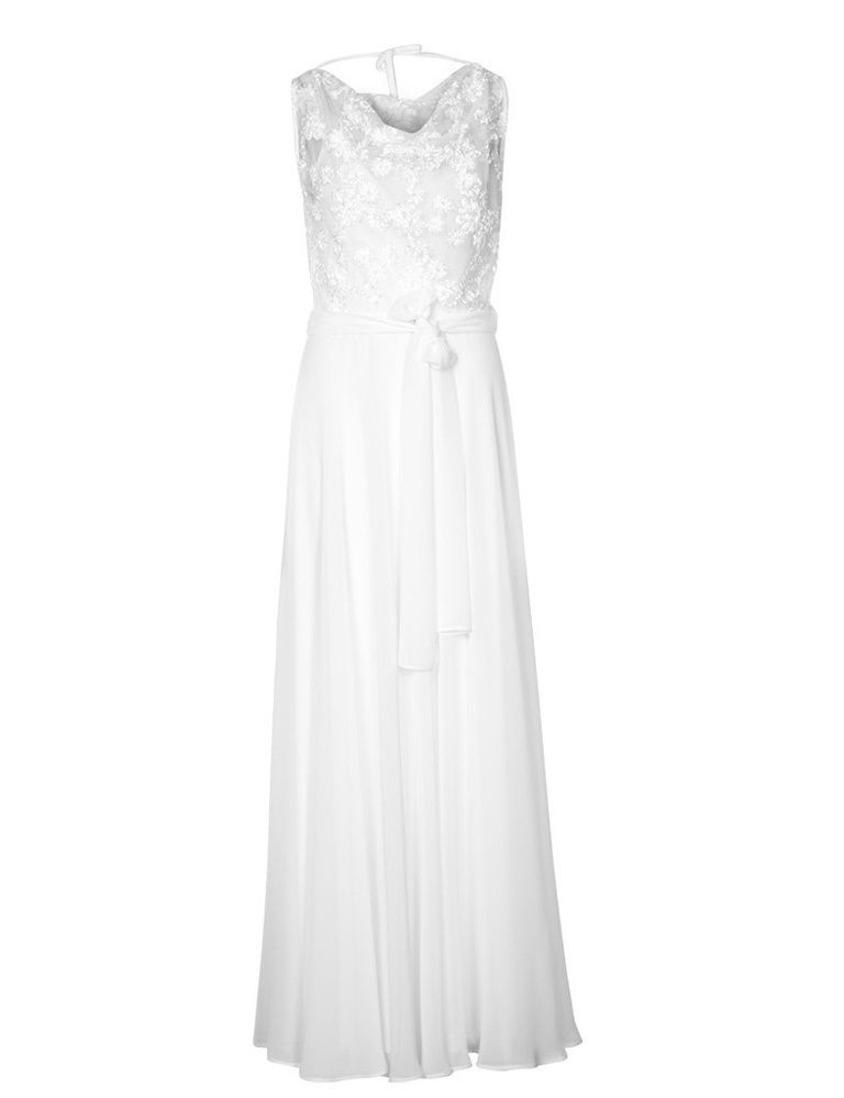 <p>Vestido largo blanco con detalles de aplicaciones brillantes, por 145 €.</p>