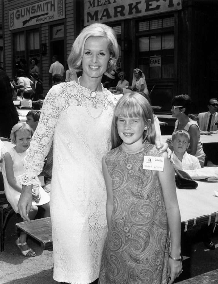 <p>En 1966 la actriz Tippi Hedren posaba con su hija Melanie, que seguiría sus pasos.</p>