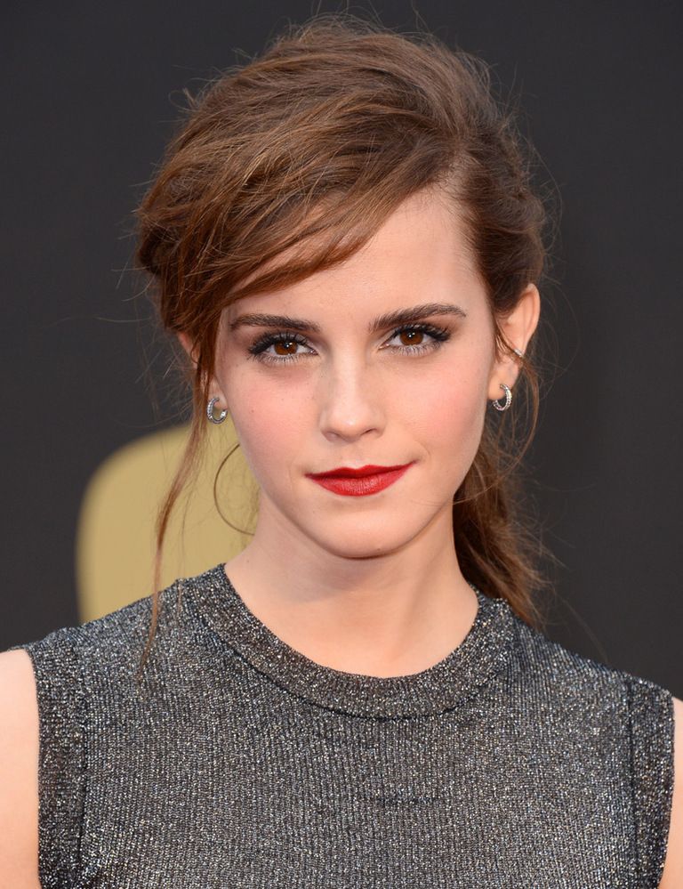 <p>No acertó con su vestido, pero su maquillaje sí nos convenció: <strong>Emma Watson</strong> fue de las pocas actrices en apostar por los labios rojos.</p>