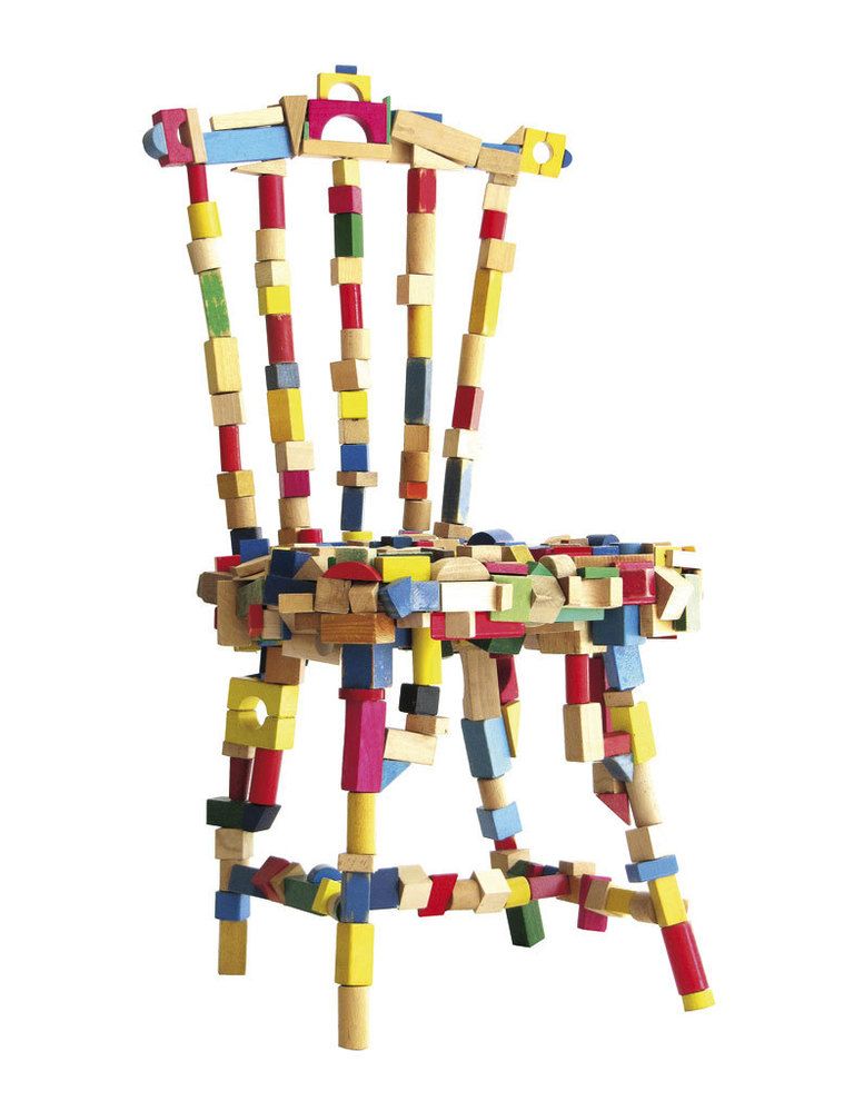 <p>Bloques reciclados de madera  de colores conforman la <strong>Brick Chair,</strong> 4.840 €, de Pepe Heykoop.  </p>