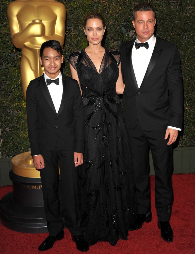 <p><strong>Angelina Jolie</strong> acudió a recoger el premio acompañada por su pareja <strong>Brad Pitt</strong> y por uno de sus seis hijos, <strong>Maddox</strong>.</p>