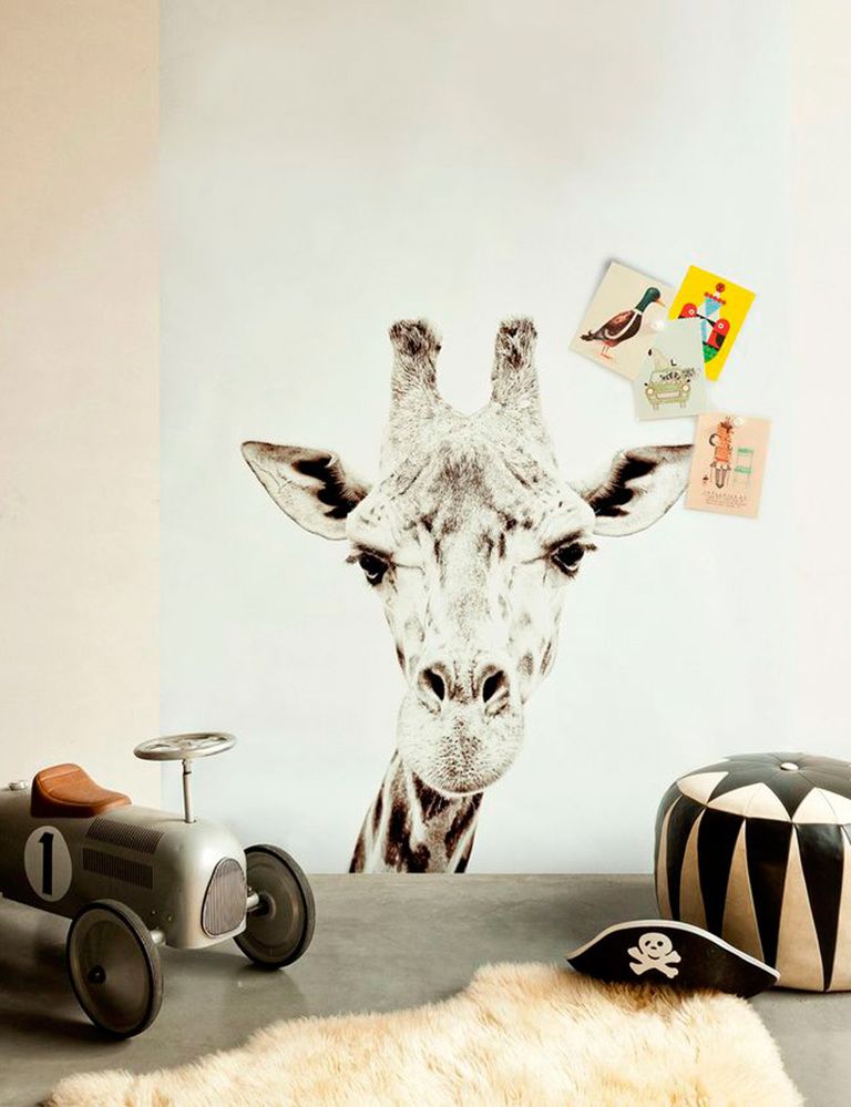 <p>Tierna y simpática, esta jirafa en tamaño XL no necesita mucho más atrezzo&nbsp;<i>(imagen vía<a href="http://www.madaboutthehouse.com" title="Mad About The House" target="_blank">&nbsp;Mad About The House</a>).</i></p>