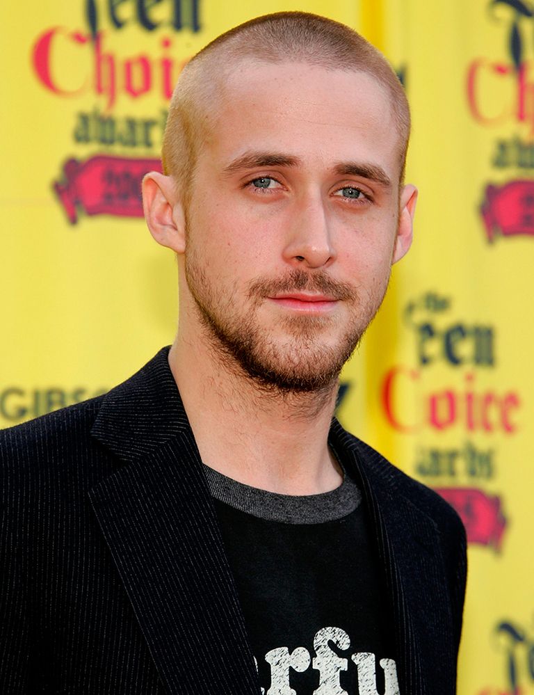 <p>Parece que a Gosling todos los 'looks beauty' le favorecen. Ha llovido desde esta imagen, pero podemos afirmar que está estupendo también con el corte al 1.</p>