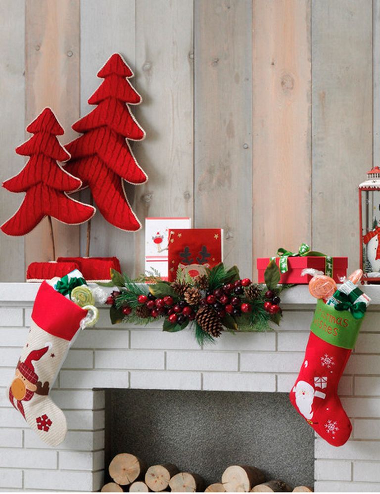 <p>La navidad más tradicional tiene un claro protagonista: el rojo. Ropa de hogar, adornos, menaje de cocina...</p>
