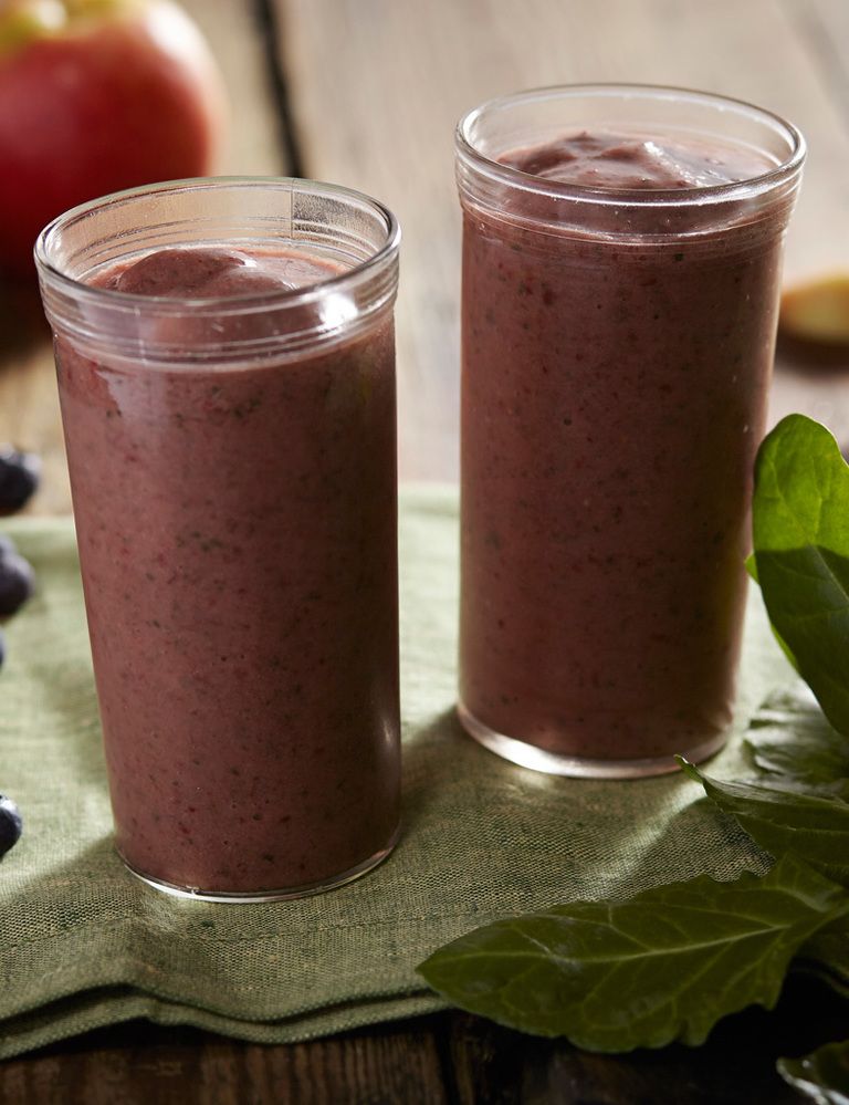 <p>&nbsp;Este delicioso batido es perfecto para tomar entre horas y revitalizar tu piel. <strong>Ingredientes.</strong> 100 g de fresas, 100 g de arándanos, 1 naranja de zumo, 250 ml de leche de avena, 1 cucharada pequeña de superfruits.</p><p>&nbsp;</p>